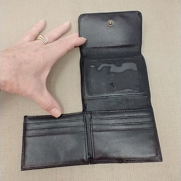SONOMA BLACK LEATHER COMPACT WALLET - Picture 11 of 13